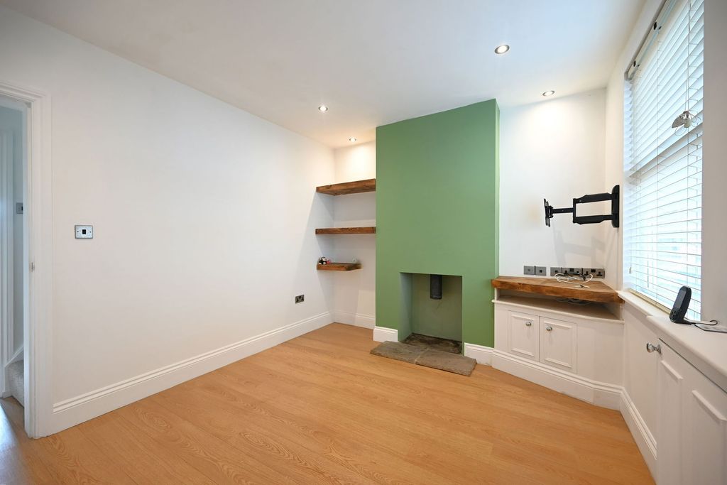 Property photo 2 of 11