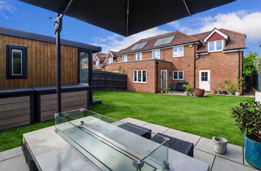 Property photo 2 of 31