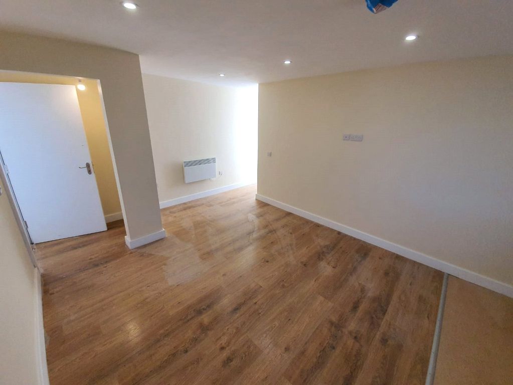 Property photo 2 of 12 Picture No. 14