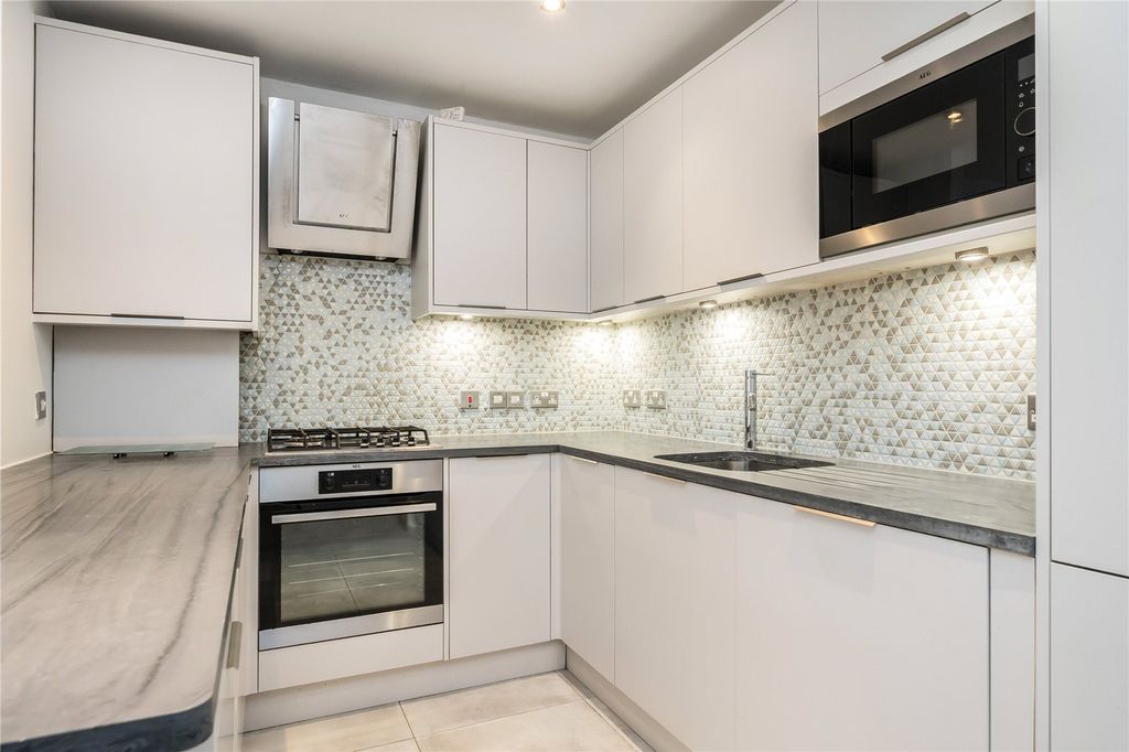 Property photo 3 of 5 Kitchen