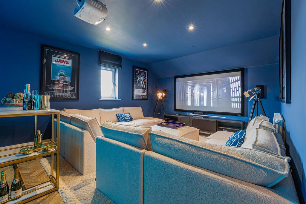 Property photo 1 of 48 Coed Pengham 1-42.Jpg