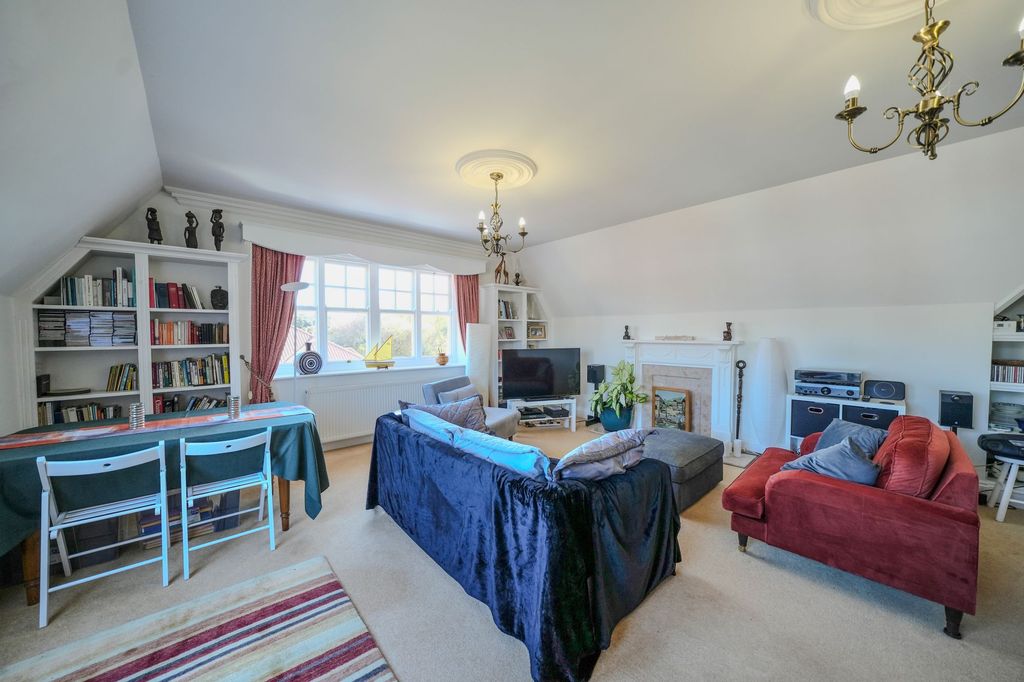 Property photo 3 of 19