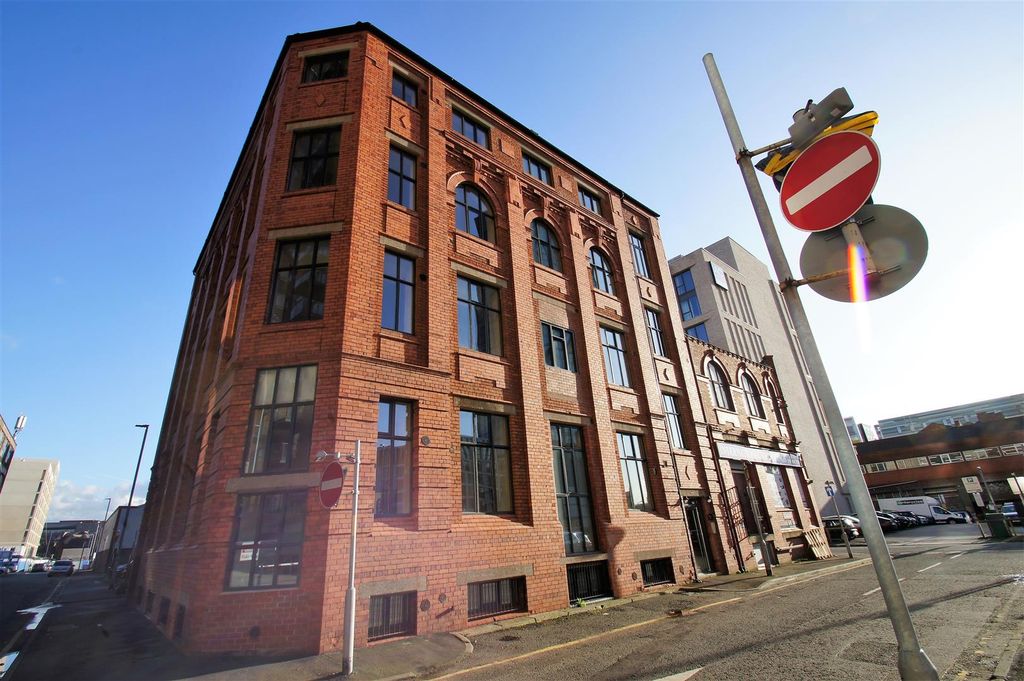 Property photo 2 of 20