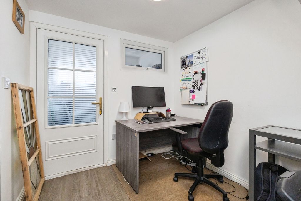 Property photo 3 of 23 Pbox-Img.Jpg