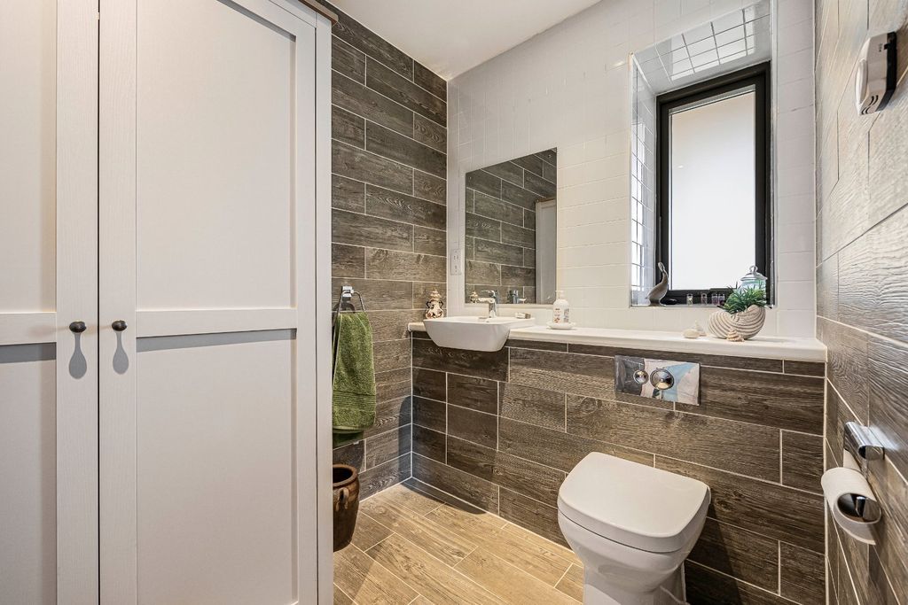 Additional image 11 of 2 bed flat to rentCirencester Road, Tetbury, Gloucestershire GL8