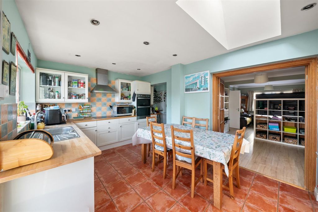 Property photo 3 of 25 7