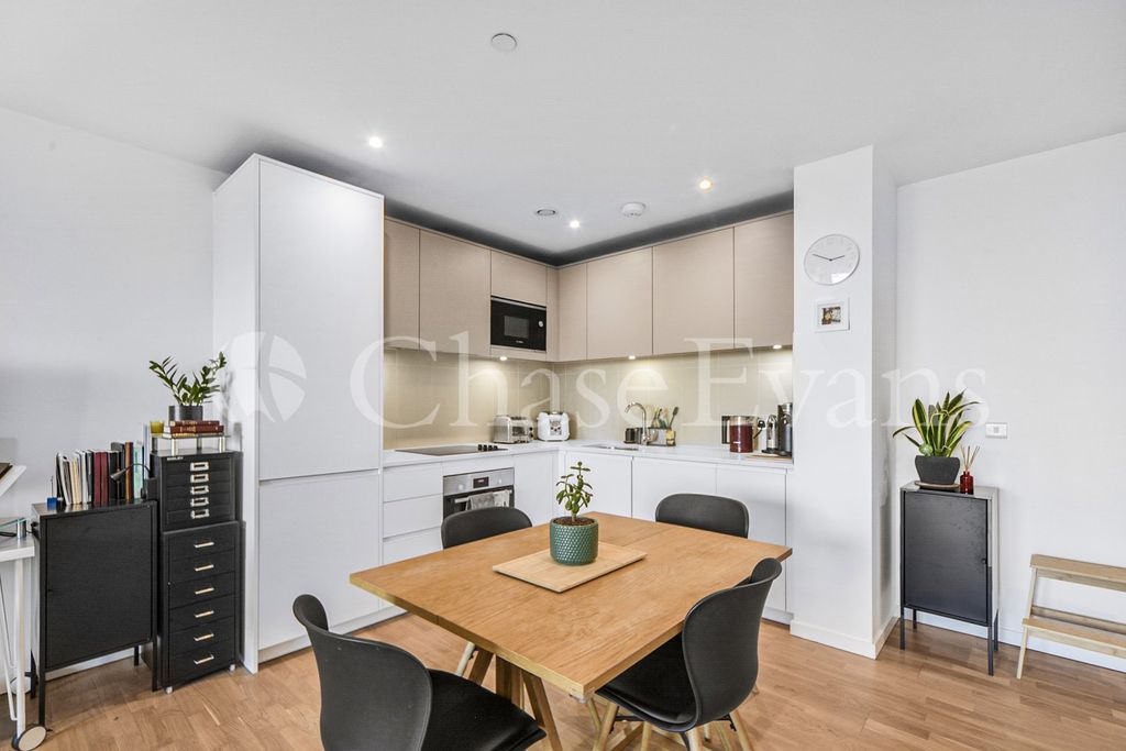 Property photo 2 of 19 Kitchen
