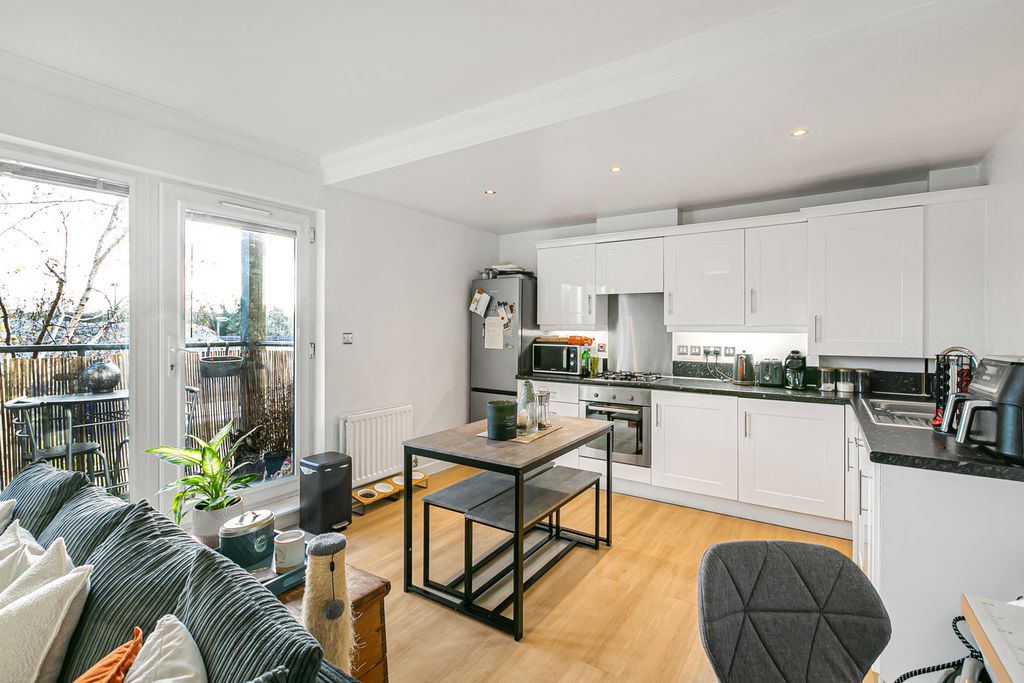 Property photo 2 of 15 Kitchen/Reception