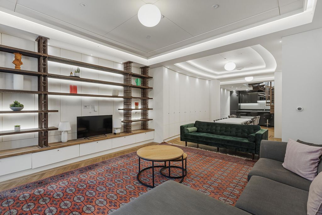 Property photo 2 of 31 Living Room