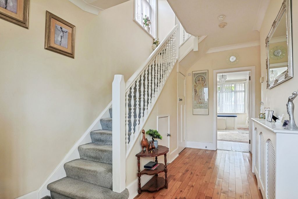 Property photo 3 of 19 Pbox-Img.Jpg