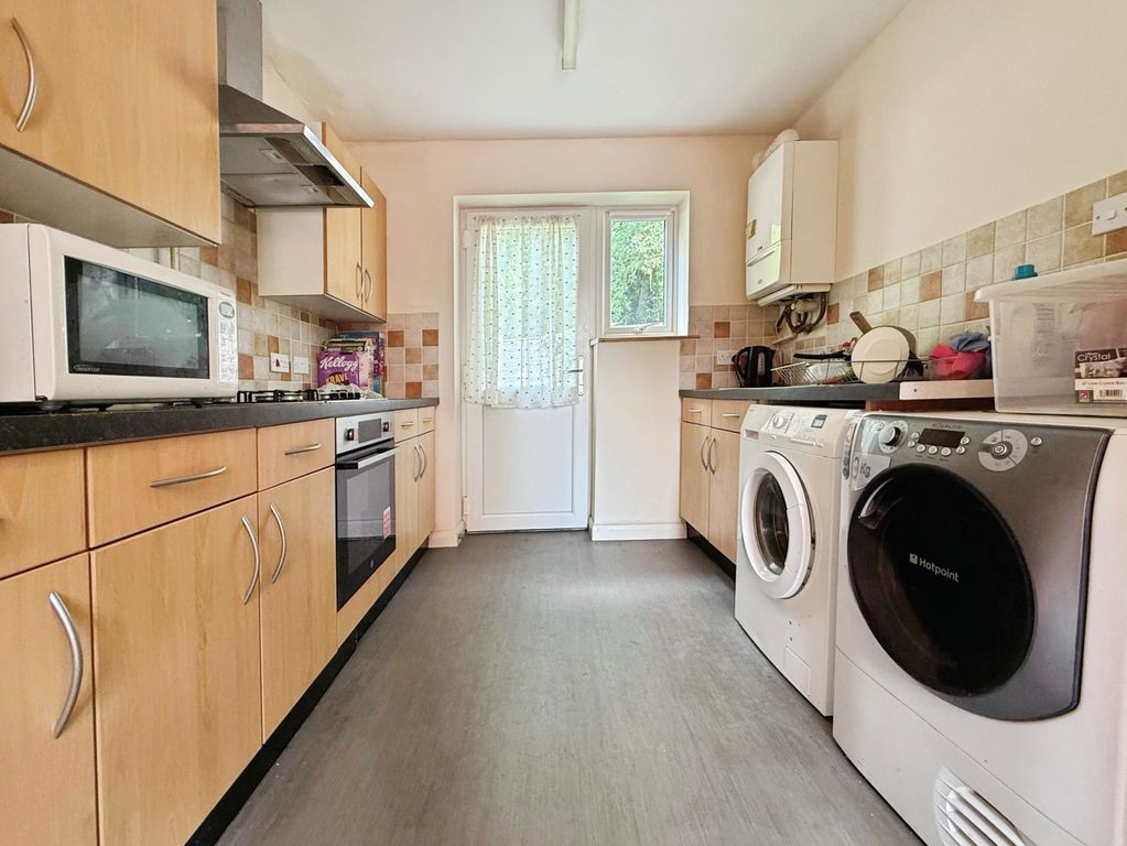 Property photo 3 of 7 Kitchen