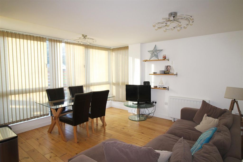 Property photo 3 of 8