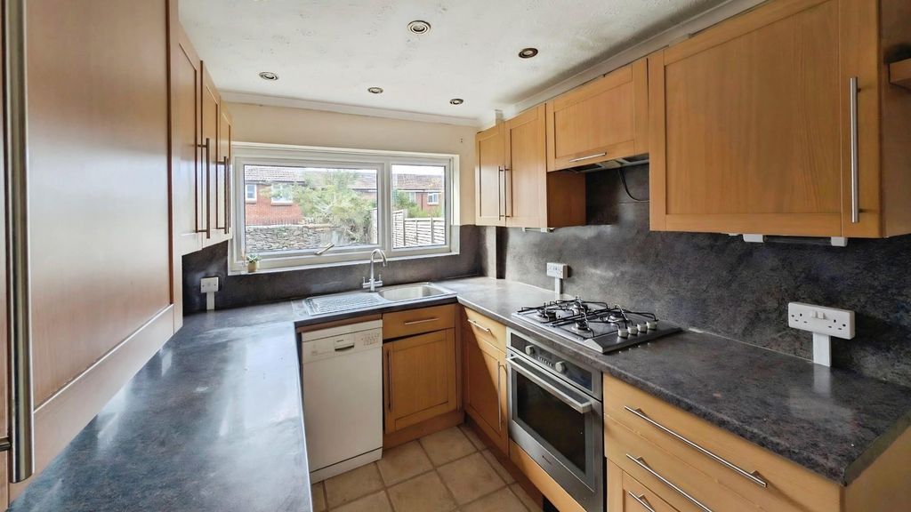 Property photo 2 of 18 5A162Bf9-Pxl_20250915_125359410.Jpg