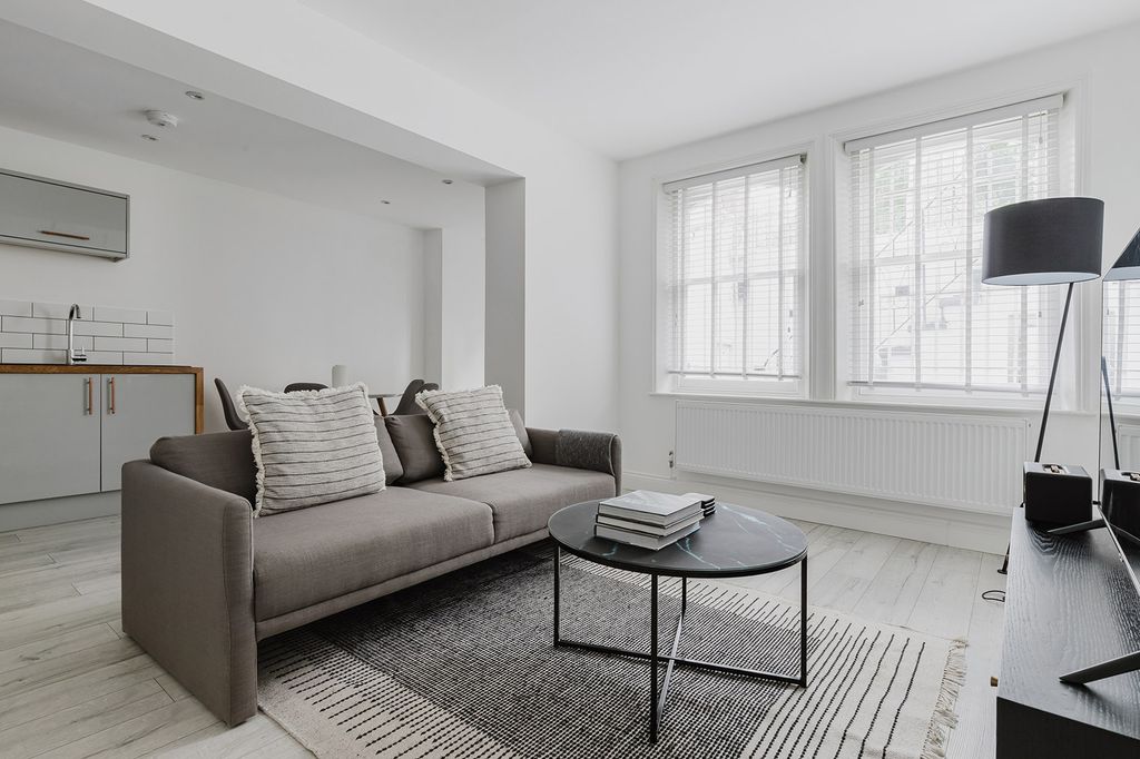 Property photo 1 of 20 Living Room