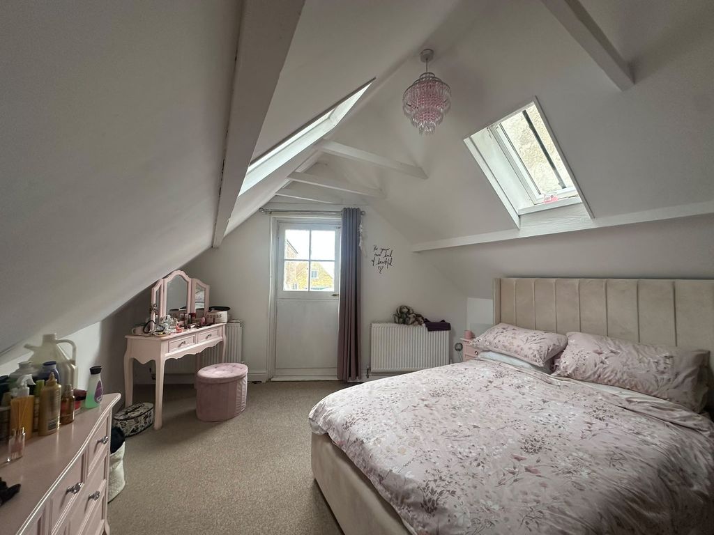 Property photo 3 of 7 Bedroom