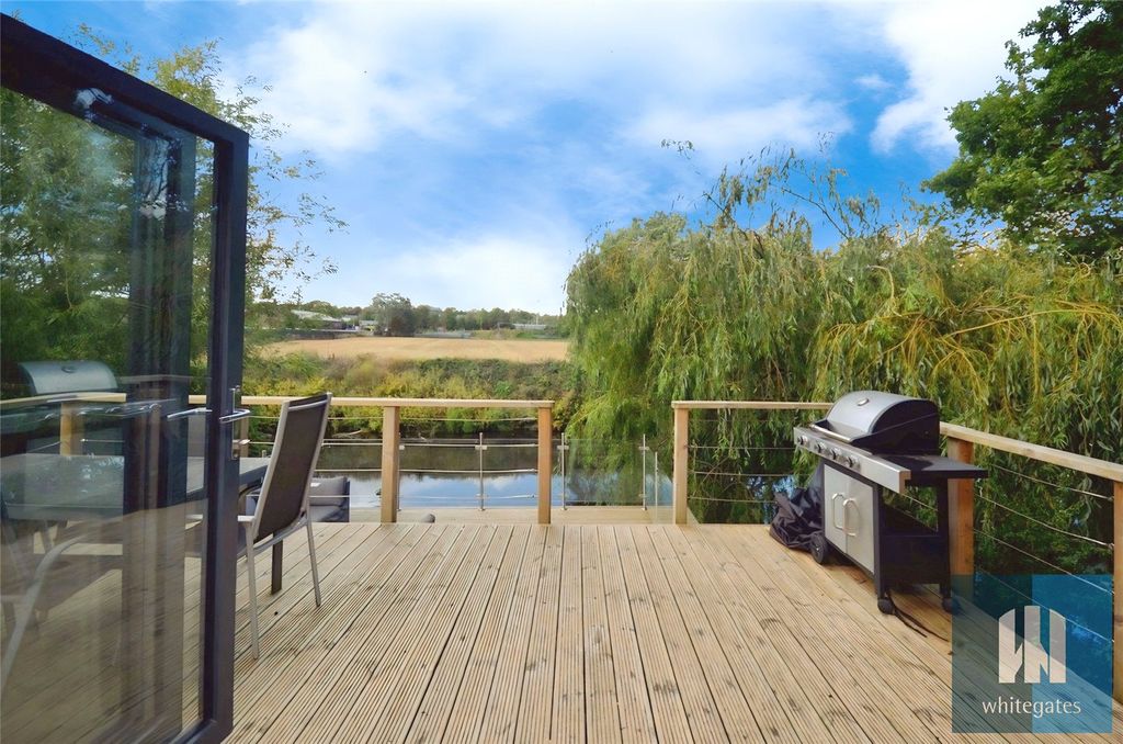 Property photo 2 of 19 Picture No. 11