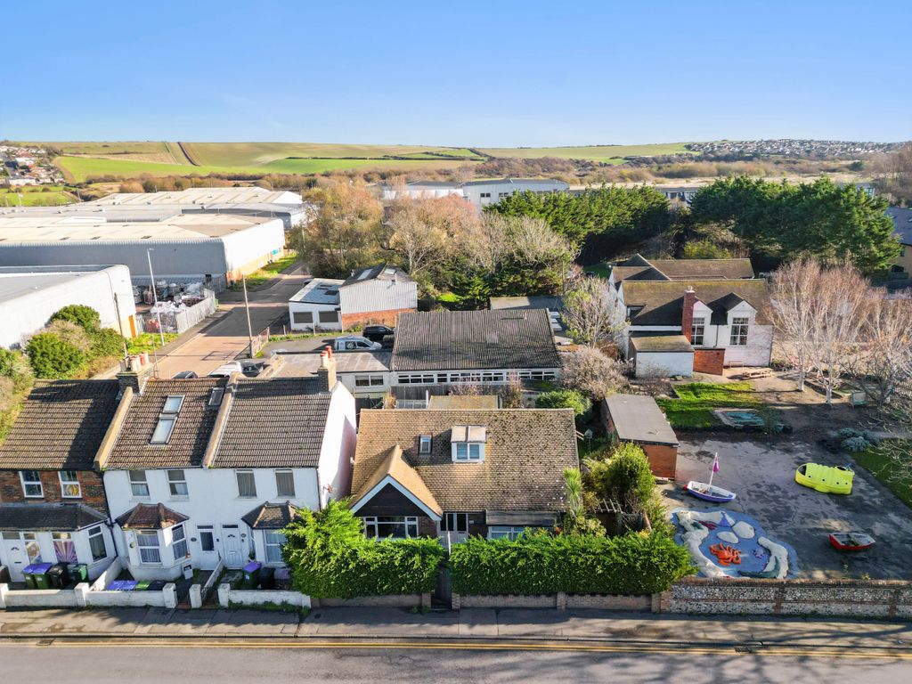 Property photo 2 of 39