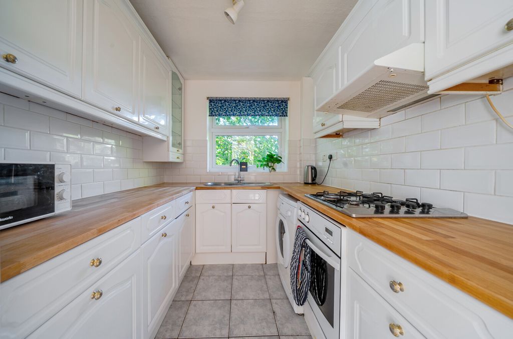 Property photo 3 of 13 1349770-16-68d127...