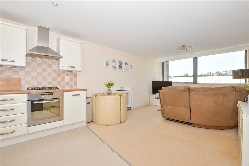 Property photo 1 of 9 Lounge/Kitchen