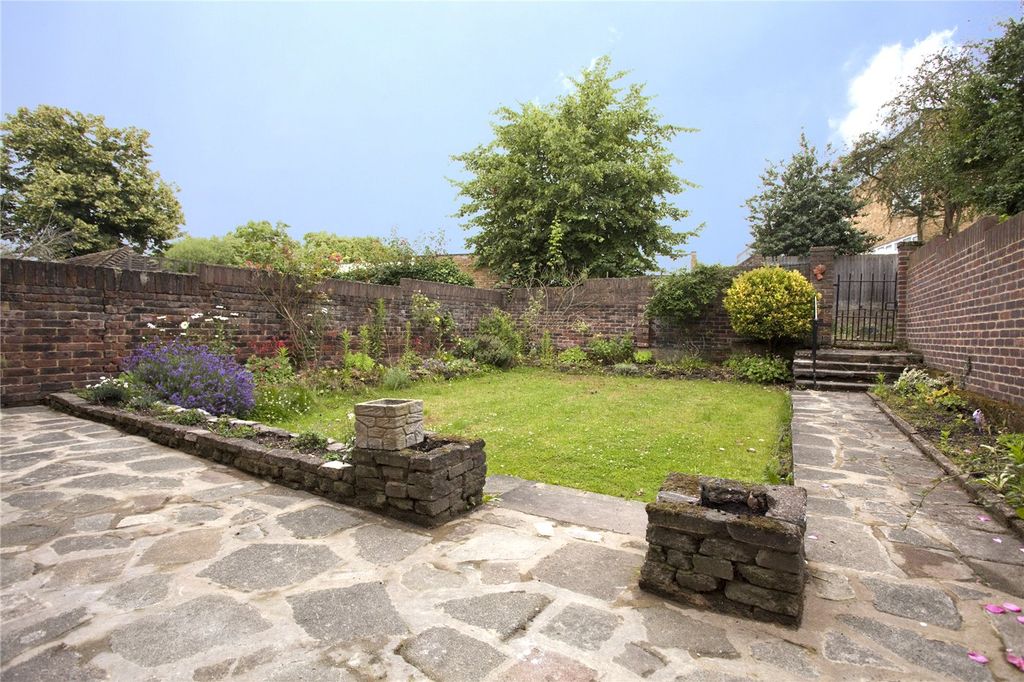 Property photo 3 of 14 Garden