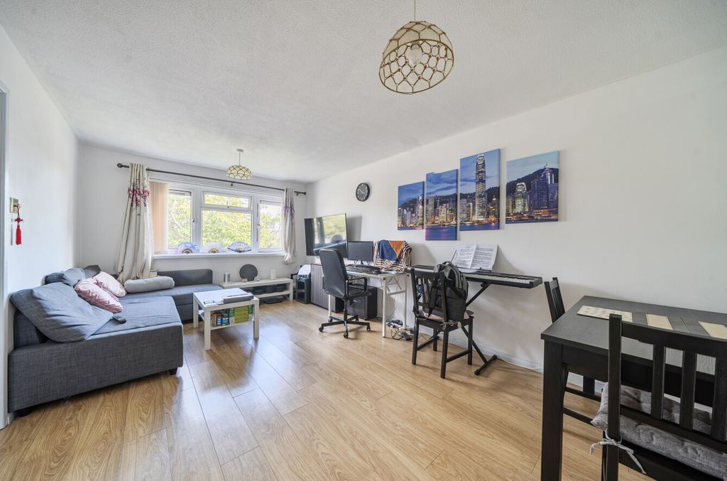 Property photo 2 of 12 1445978-14-69E643...