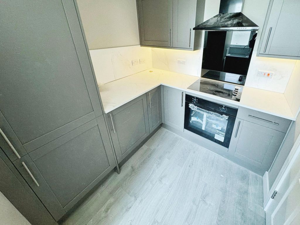 Property photo 3 of 8 Kitchen