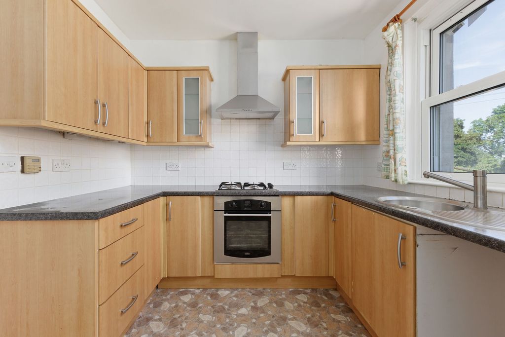 Property photo 3 of 12 Kitchen