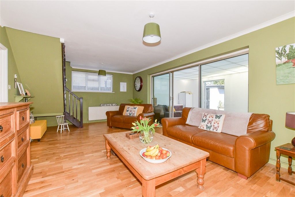 Property photo 2 of 16 Lounge