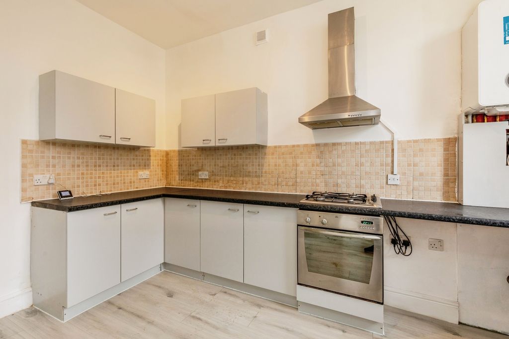 Property photo 3 of 8 Kitchen