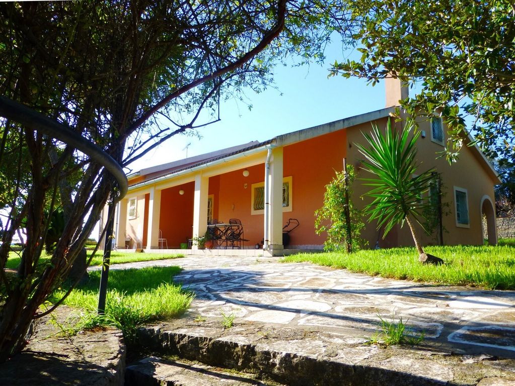Property photo 1 of 21 The Villa From The Garden