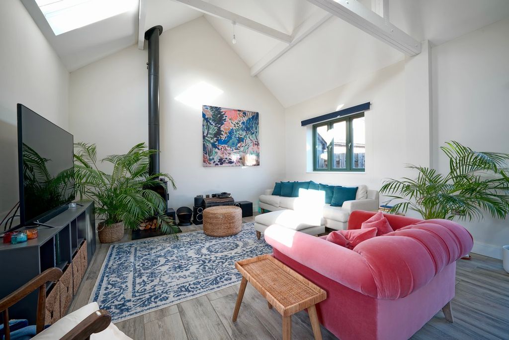 Property photo 3 of 21