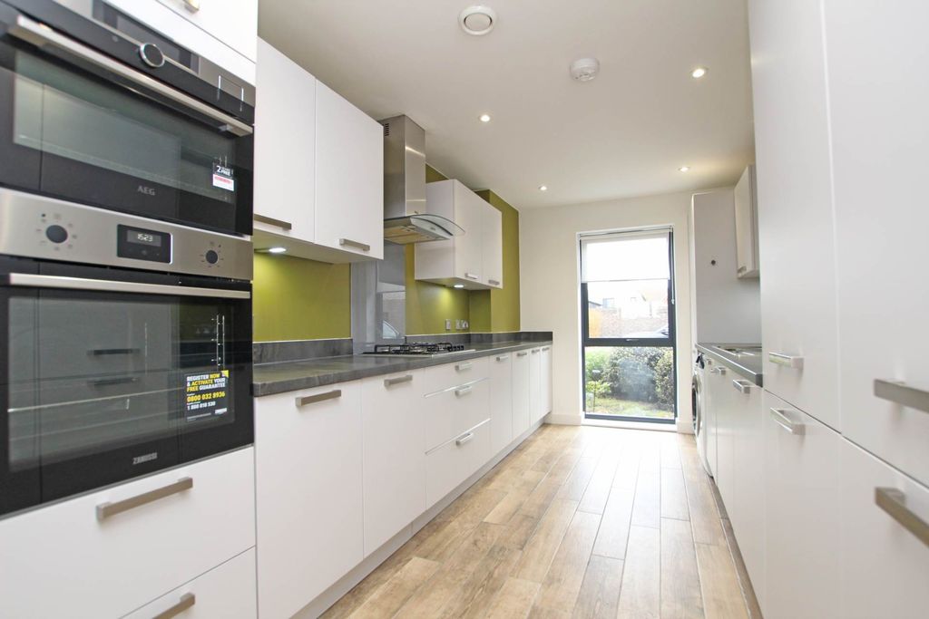 Property photo 2 of 30