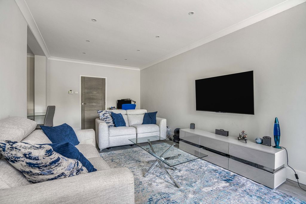 Property photo 3 of 16