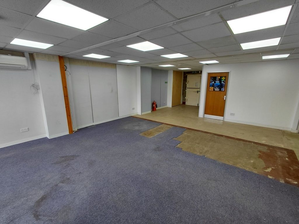 Property photo 3 of 10 Photo 4