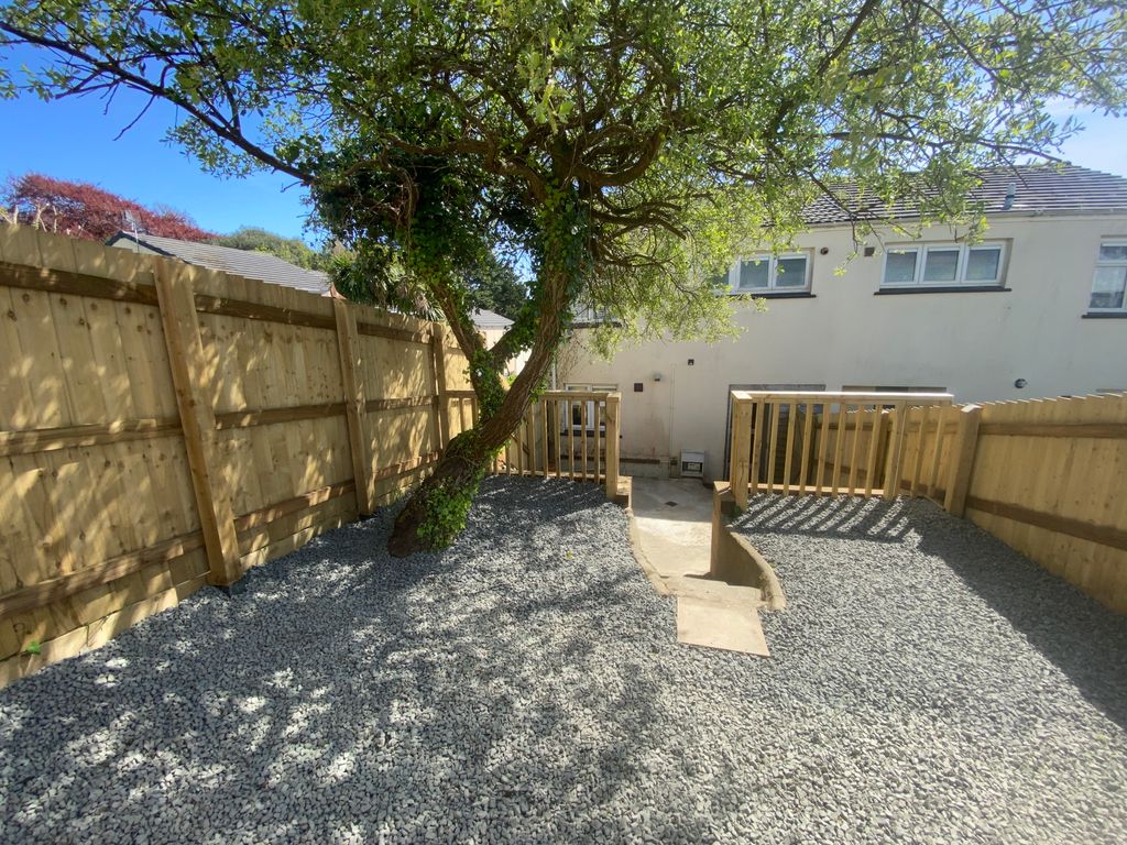 Property photo 2 of 14 Image00028