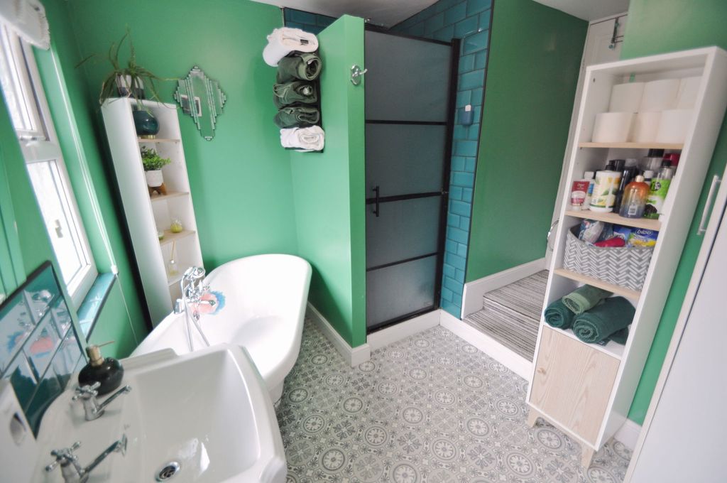 Property photo 3 of 42