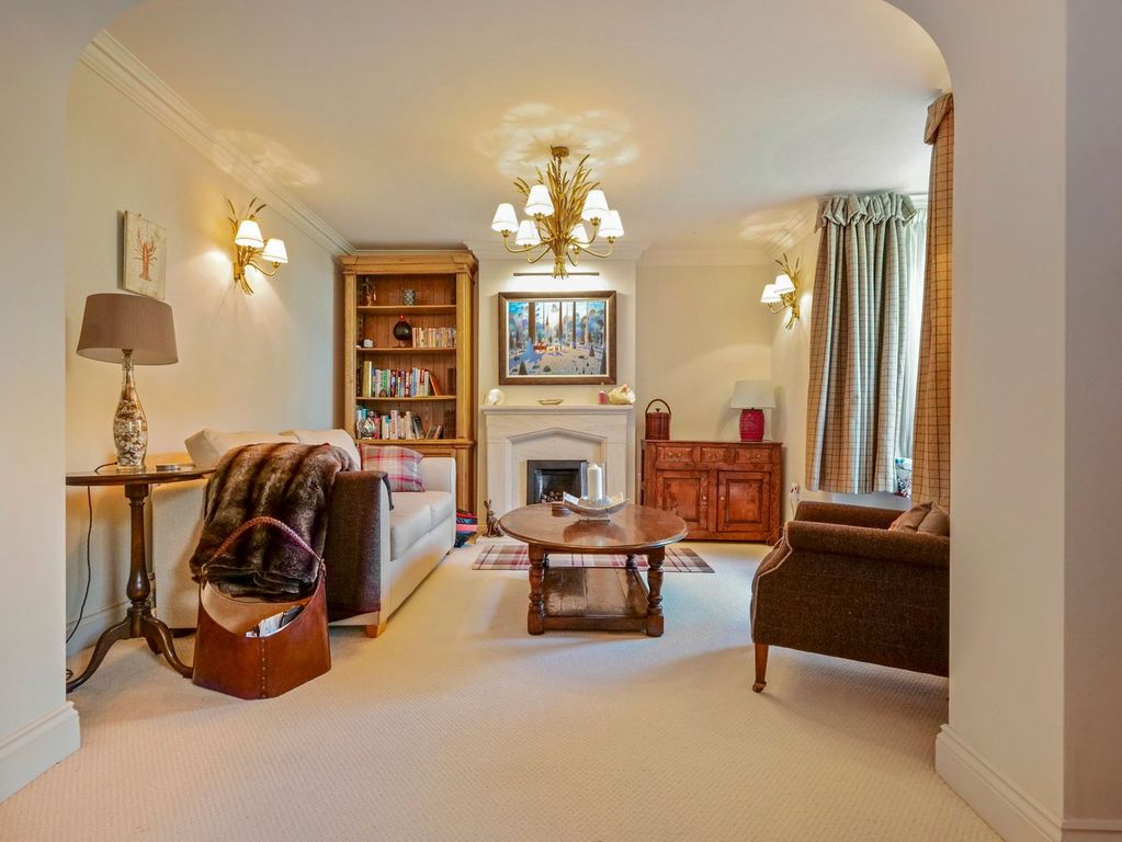 Property photo 3 of 28