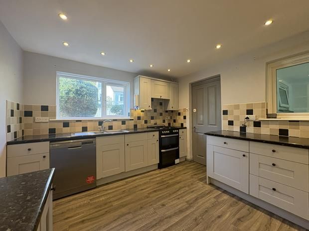 Property photo 3 of 12 Kitchen