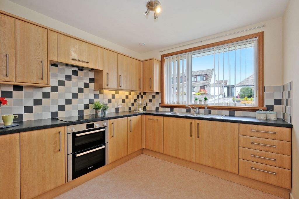 Property photo 3 of 36