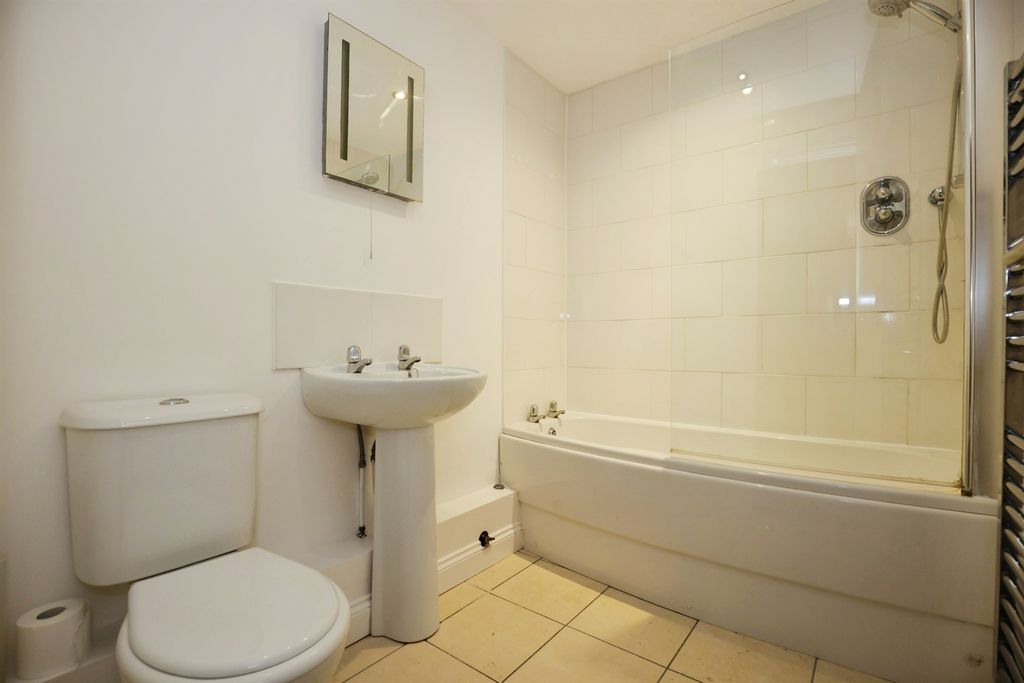 Additional image 8 of 2 bed flat for saleClarendon Place, Leamington Spa CV32