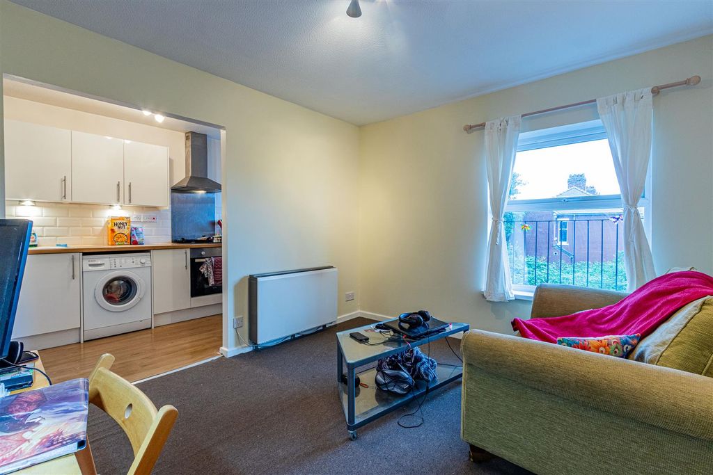 Property photo 2 of 8 Img (6 Of 11).Jpg