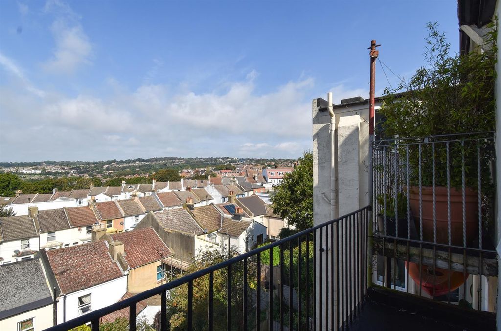 Property photo 2 of 11 Balcony