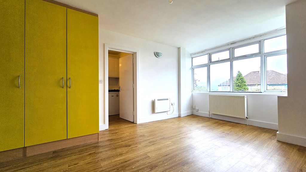 Property photo 2 of 7 1 (1)