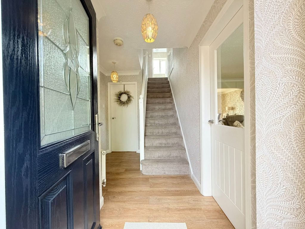 Property photo 3 of 40