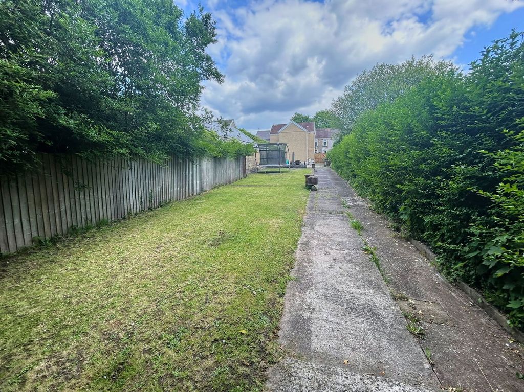 Property photo 2 of 32