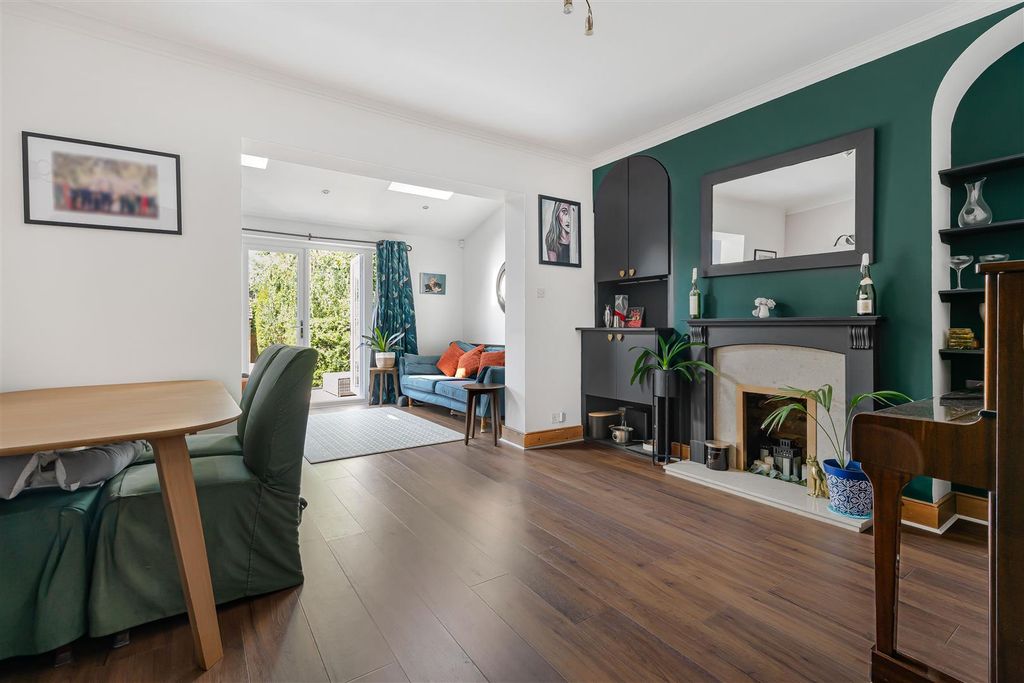 Property photo 2 of 30