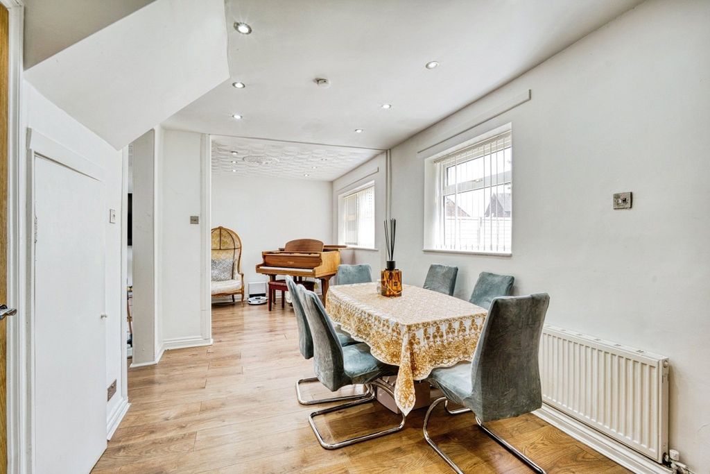 Property photo 3 of 24 Pbox-Img.Jpg