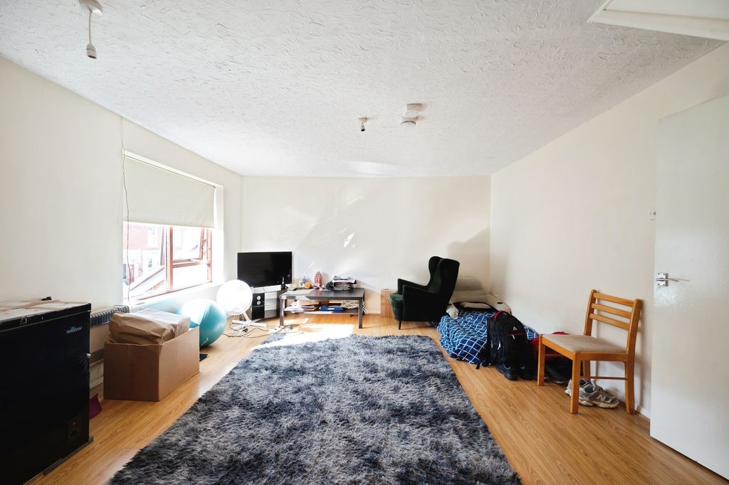 Property photo 2 of 9 Pbox-Img.Jpg