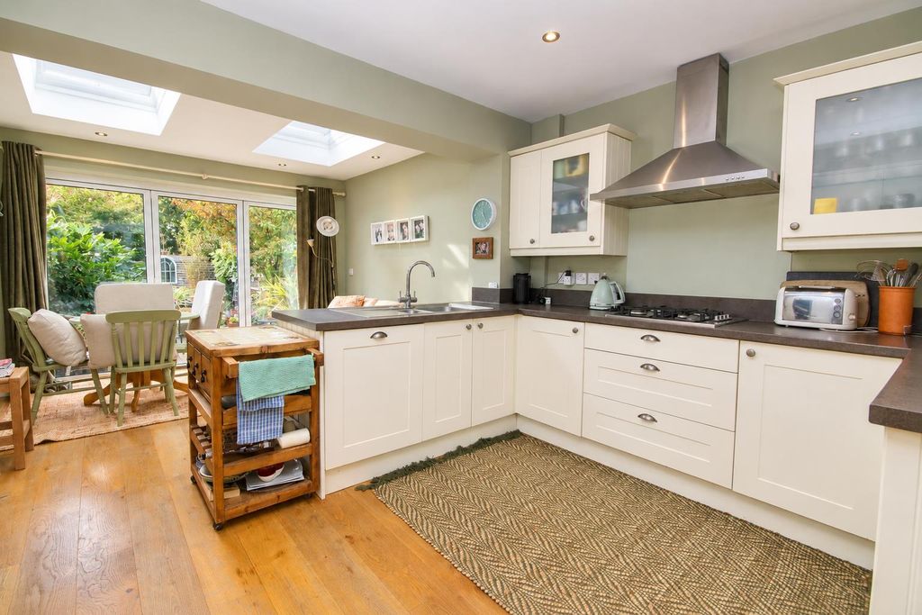 Property photo 2 of 17 1 (4).Png