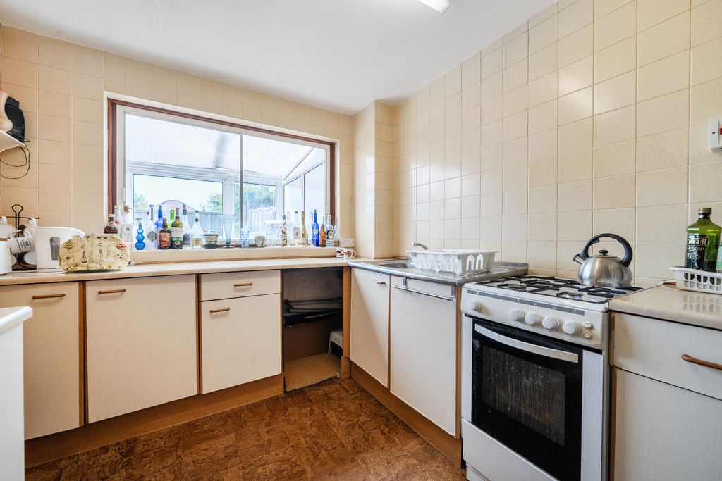 Property photo 3 of 18 Kitchen